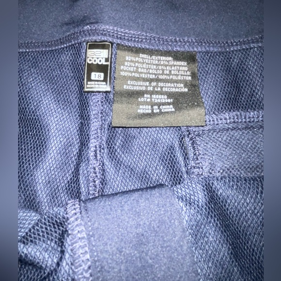 ⛳️NWT 32 degrees women’s size 18 navy blue shorts. 9” inseam - Picture 7 of 9